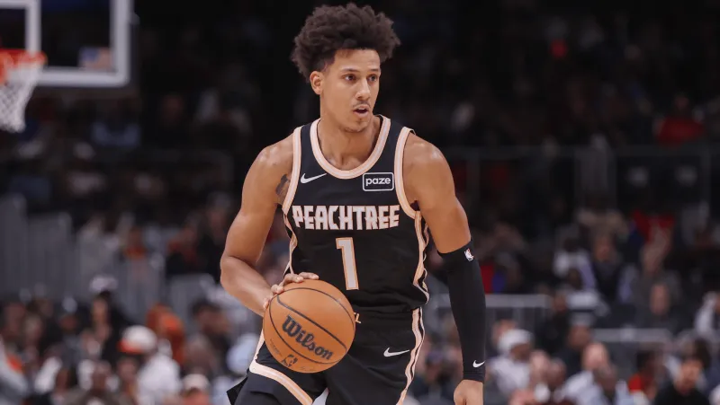 老鹰更新官方社媒，公布了球队的伤病报告。

前锋杰伦-约翰逊因左肩炎症被列为出战