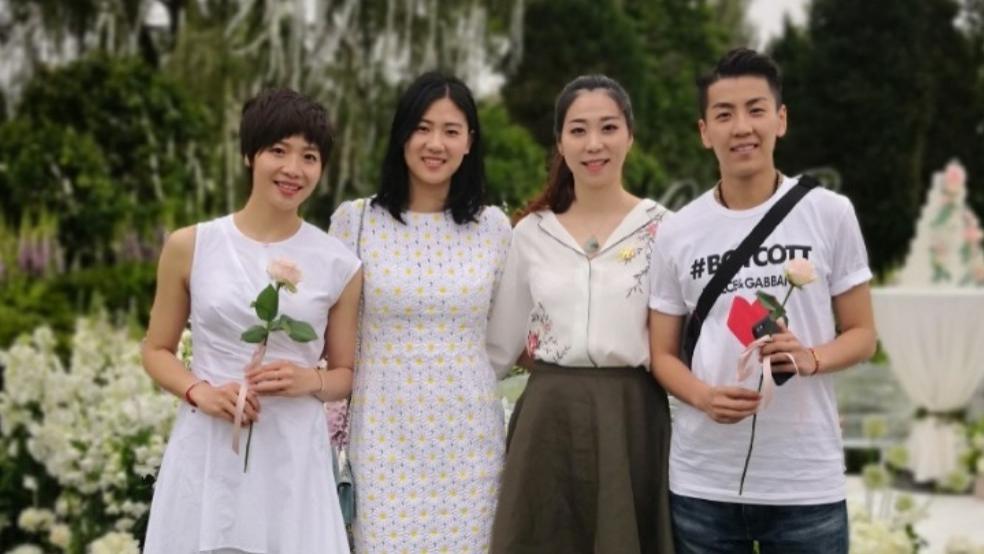 罕见的4位中国女排姑娘的私服合影：魏秋月优雅，杨珺菁简单大方