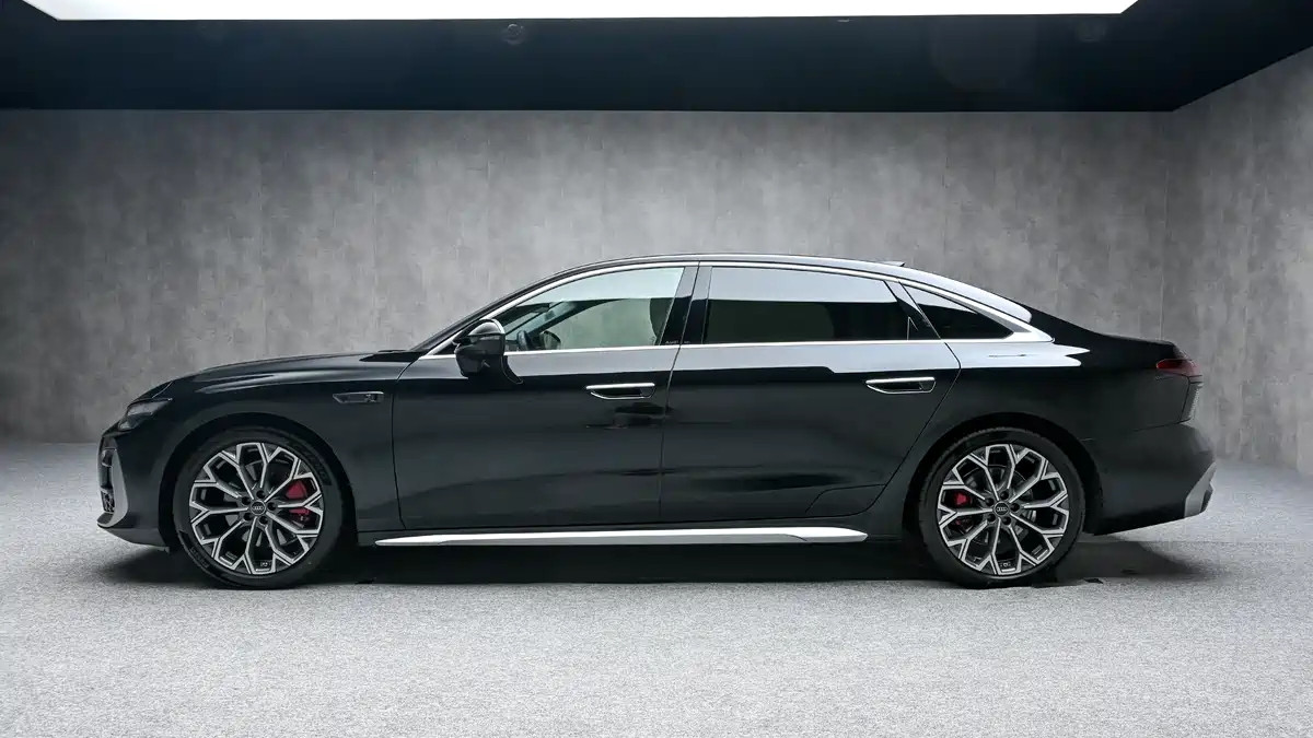 全新奥迪A6L来了，“官降”10.49万元，尺寸加长，外观变化大