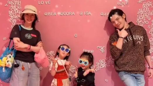 炸屏了！向佐郭碧婷一家四口情人节同框，豪门硬汉秒变“女儿奴”