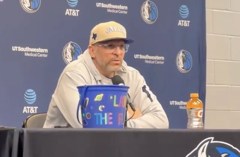 NBA常规赛，湖人对阵独行侠

赛前杰森-基德针对NBA的65场参赛资格规则，谈