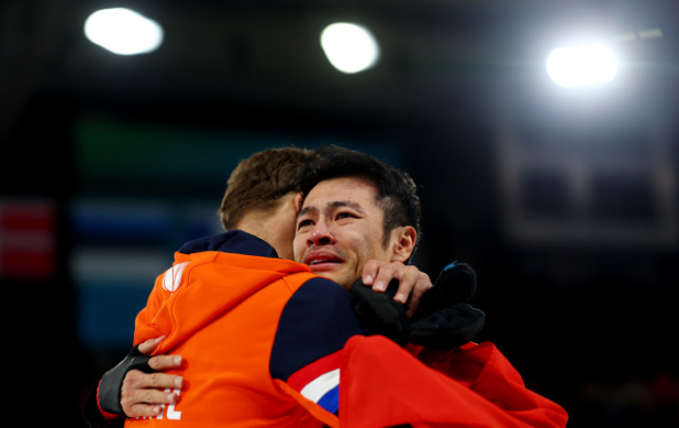 赛后，宁忠岩不仅和李琰拥抱庆祝，斯托尔茨也过来主动和宁忠岩拥抱；刚才发了一条说宁