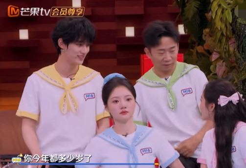 关晓彤剧宣真离不开鹿晗
你好星期六剧宣与丁程鑫热聊，才知道丁程鑫是《甜蜜暴击》里