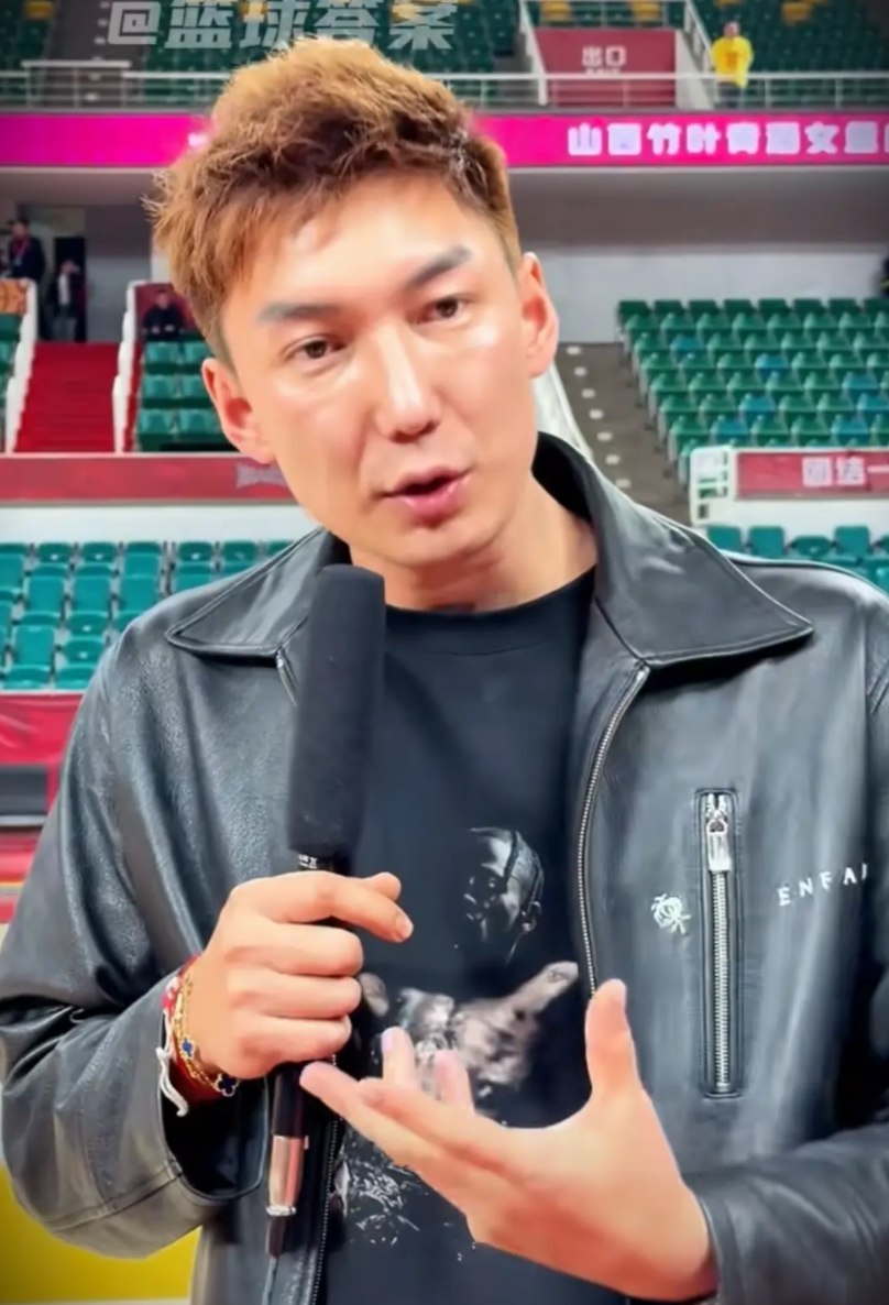 【前新疆队球员可兰白克接受媒体采访，谈到他对潘江指导的印象。】可兰白克说:潘江指