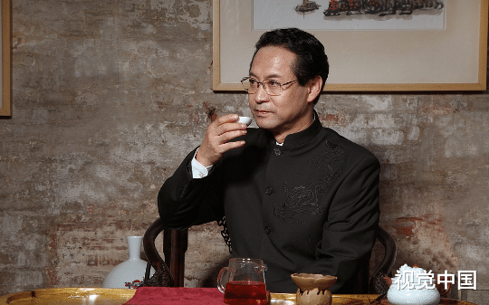上任临溪县委书记当晚，发小送来50万贺礼，背后主使是“土皇帝”副县长，我人还没坐稳，围猎就开始了