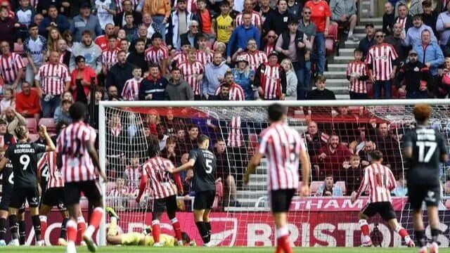 英超：桑德兰vs伯恩利，升班马大战！桑德兰主场气势如虹，伯恩利能否止住14轮不胜颓势？