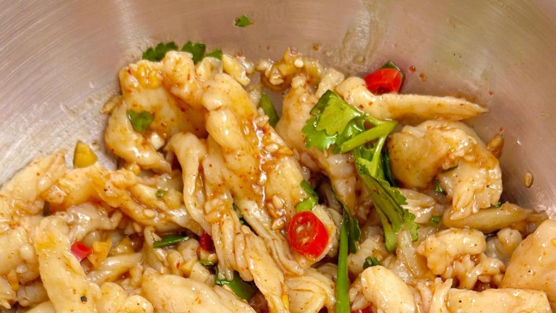 美味手撕鸡胸肉：简单步骤成就低脂佳肴