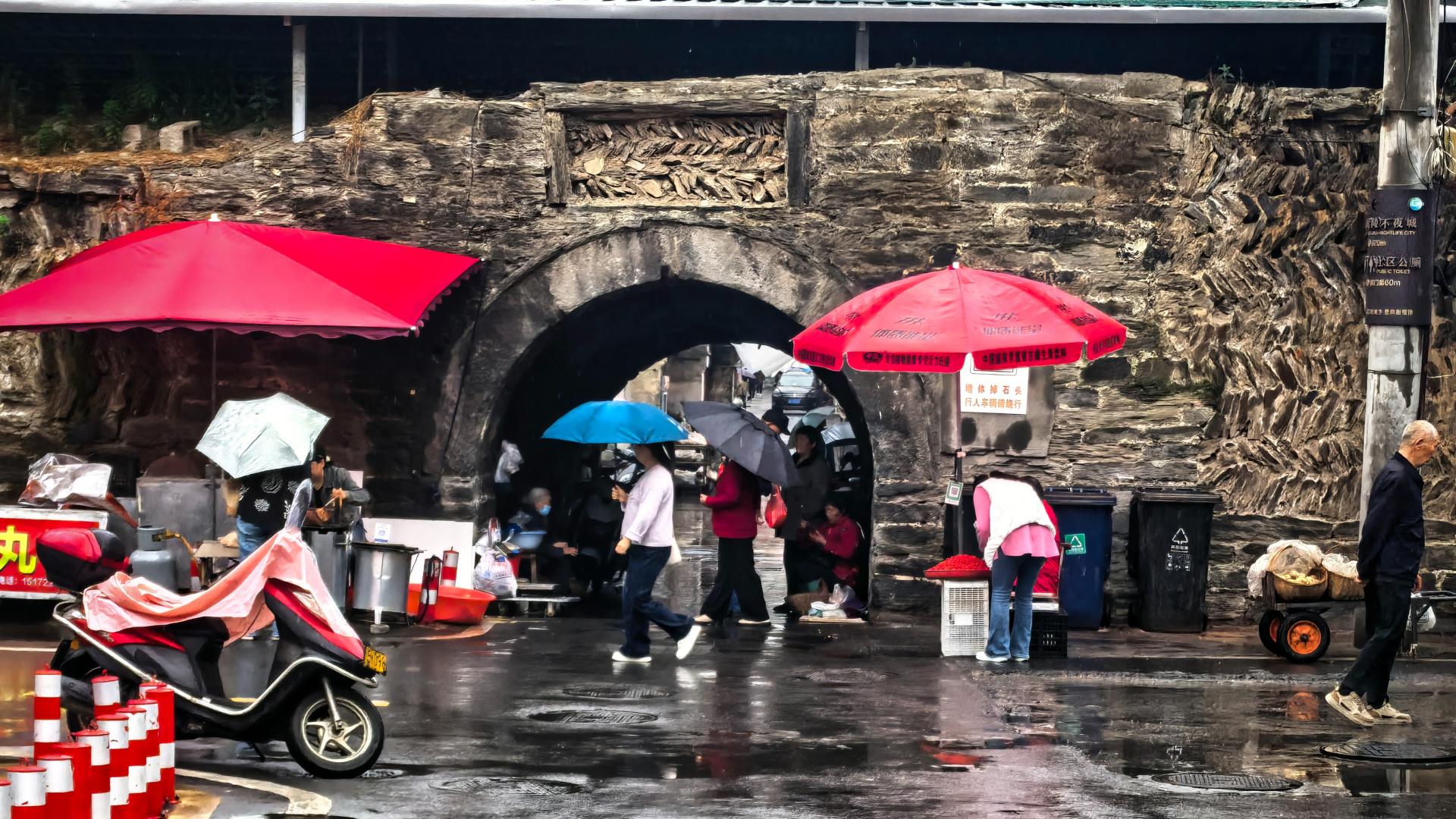 陕鄂交界的这宝藏小城，真是陶渊明的桃花源，在老街逛吃停不下来