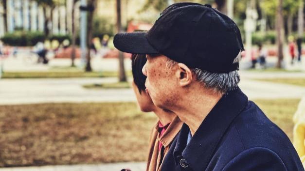 给爸妈订票，我如何筛选出那个“靠谱的订机票APP”