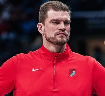 NBA季后赛开拓者客场对阵马刺的比赛已经结束。全场战罢，开拓者以（1）95-11