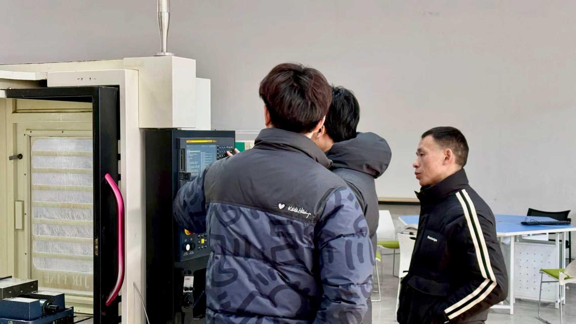 技术更新太快，怕学完就过时？苏州匠工学校“终身进修”机制为你的技术保鲜