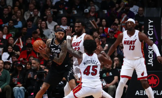 莺歌有两种形态，在场上你可以很直观的看出来，平时总感觉懒洋洋的，但是重要比赛的时