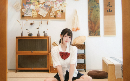 中秋前去银行取钱，柜员误把50万看成500万，多给了我450万，我和客服表示金额不对，她却说离柜概不