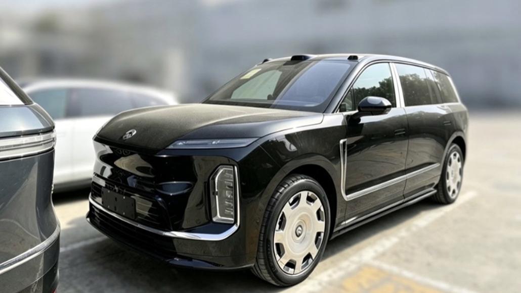 蔚来ES9现身，车长超5米3，配自研辅助驾驶芯片，还带全主动悬架