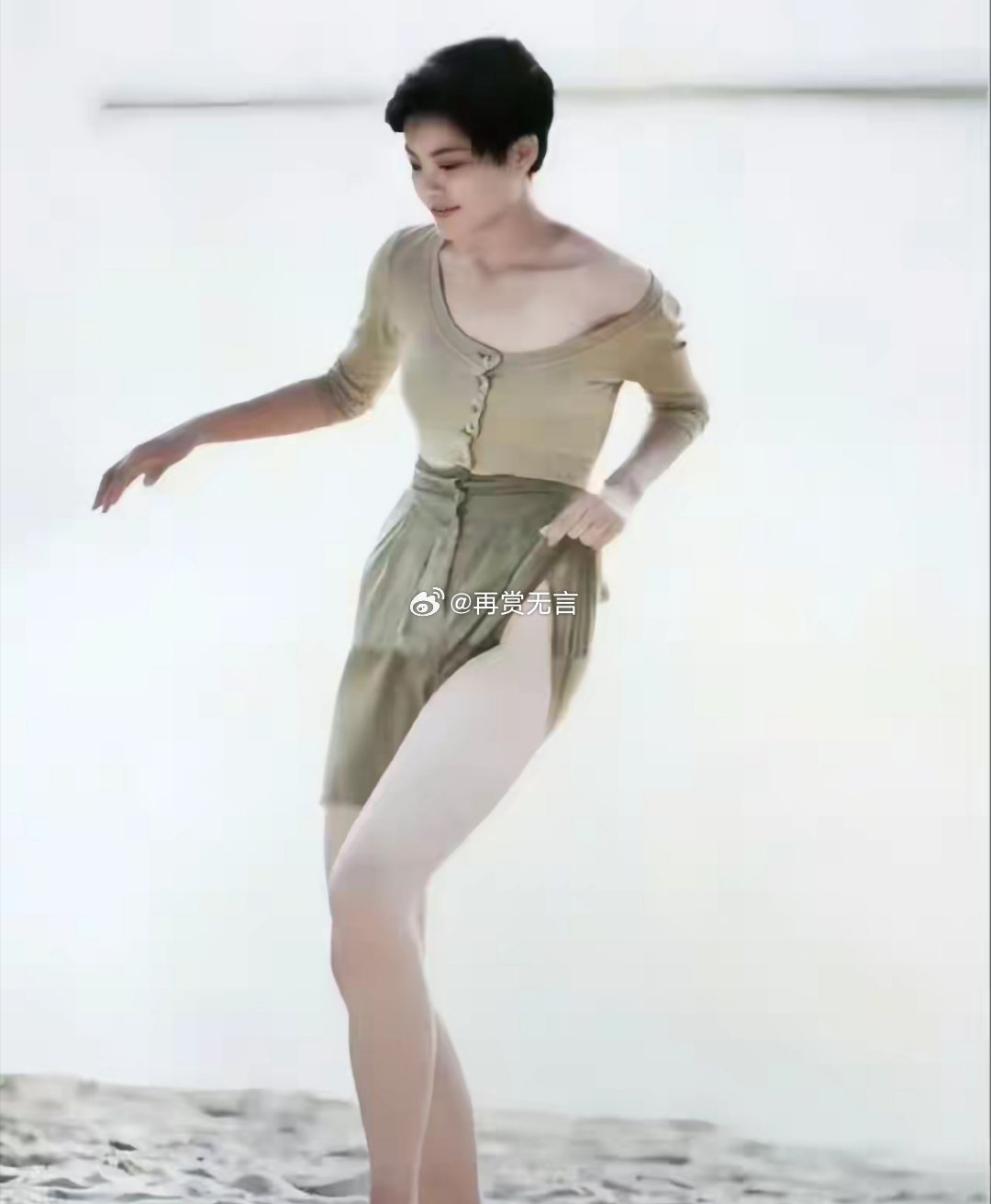 翻出王菲20出头时的旧照，才惊觉“天仙状态”这四个字，放在她身上一点也不夸张。那