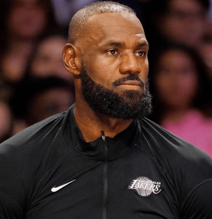 湖人自媒体Lakers Daily报道了对湖人球员勒布朗-詹姆斯感兴趣的球队。