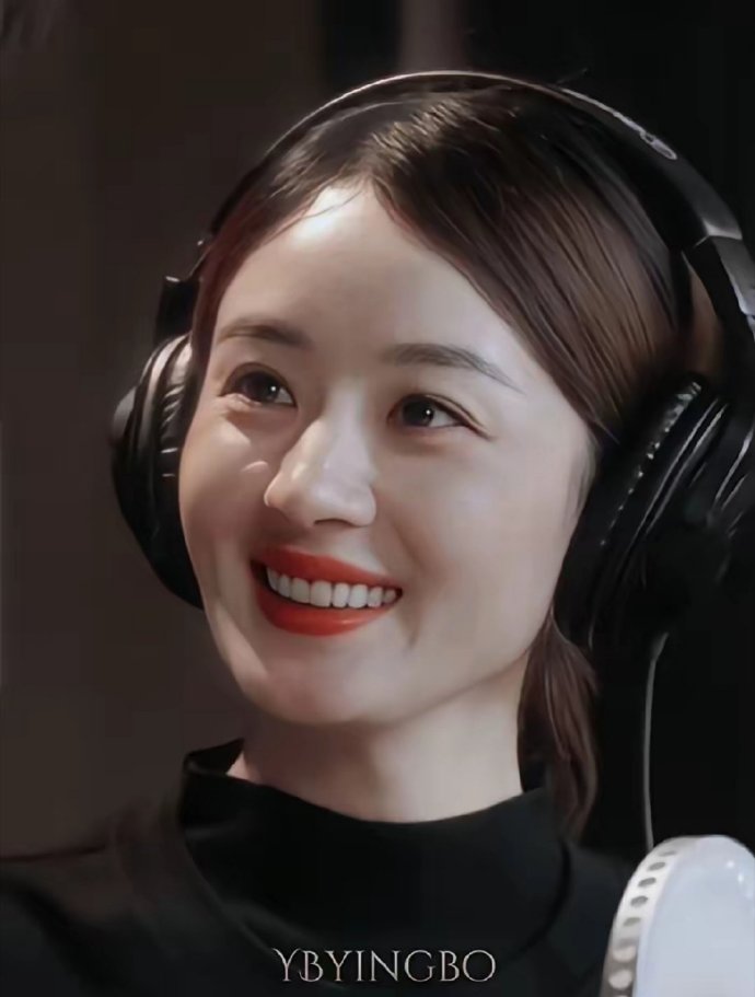 赵丽颖一出场就是要爆的节奏啊不但领衔主演了《大城小爱》，还带来一首让世界充满爱强