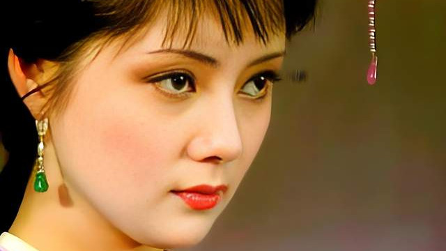 薛宝钗为什么不笑？因为她和刘姥姥一样，也是贾府的“打秋风者”