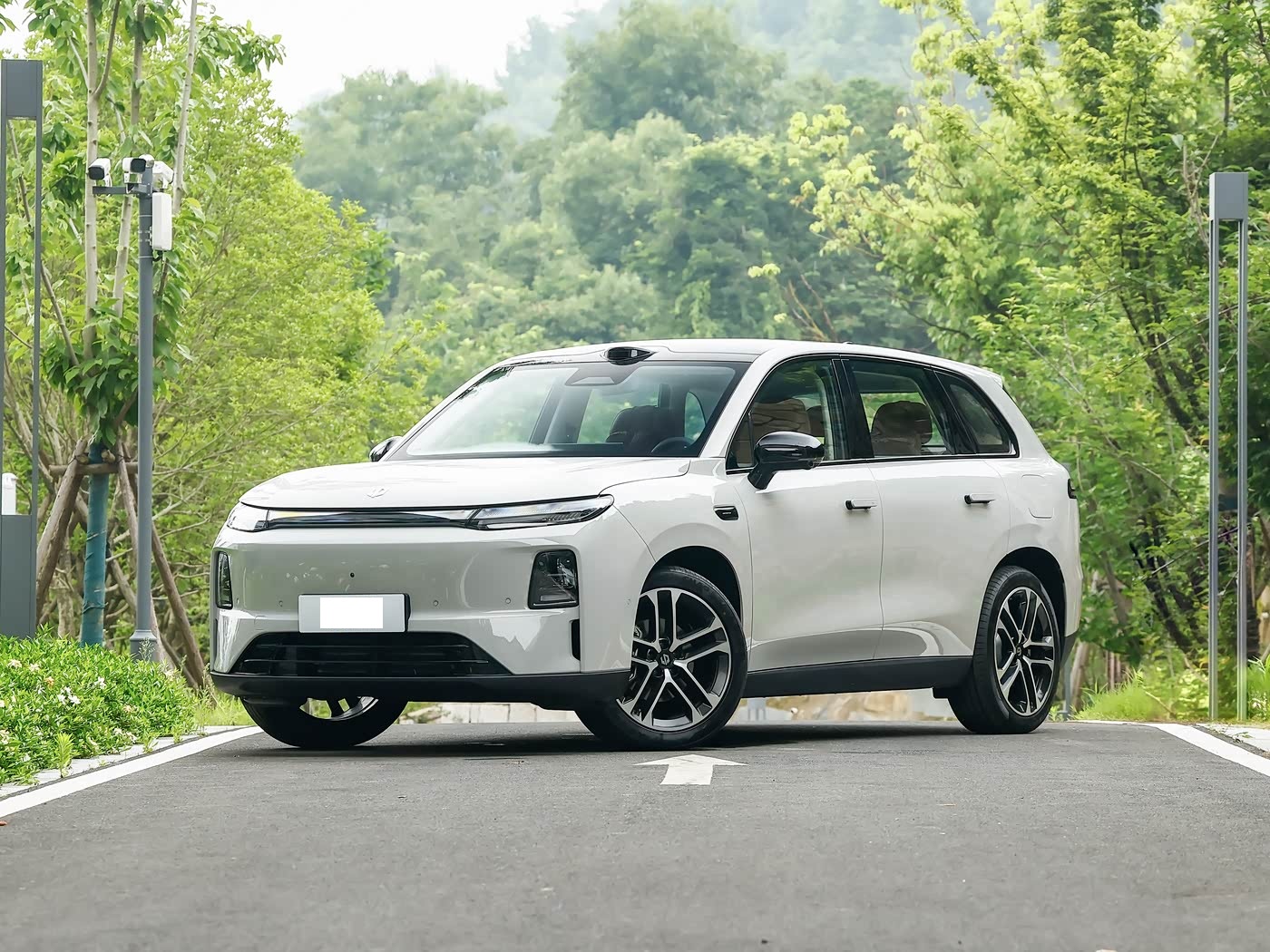 2027款零跑C10上市！12.58万起定位中型SUV，增程