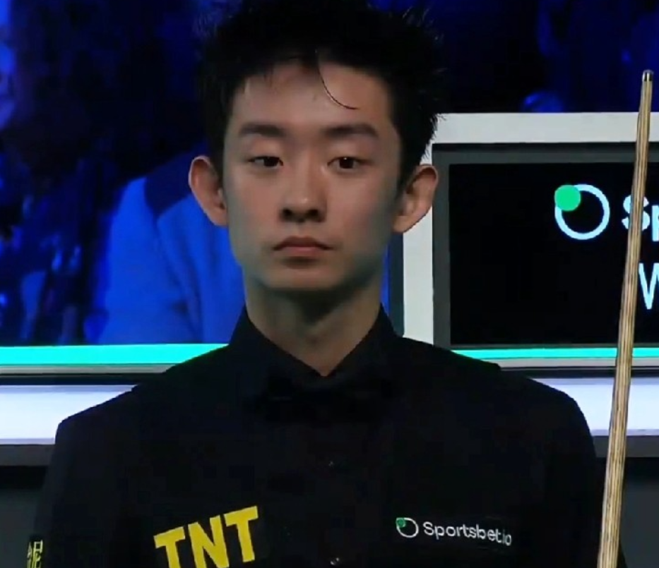 霍金斯13-9战胜马克·威廉姆斯，第三个晋级世锦赛8强。火箭6-2领先希金斯，尼