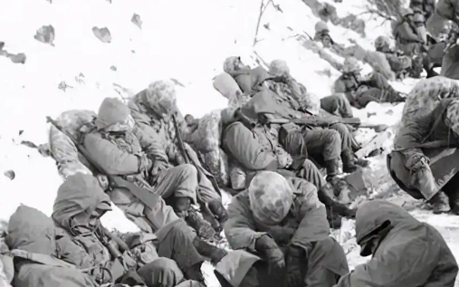 长津湖战役，中美两国都不愿提及的血战，被美军认为毫无胜利希望，被咱们用鲜血堆出来了…