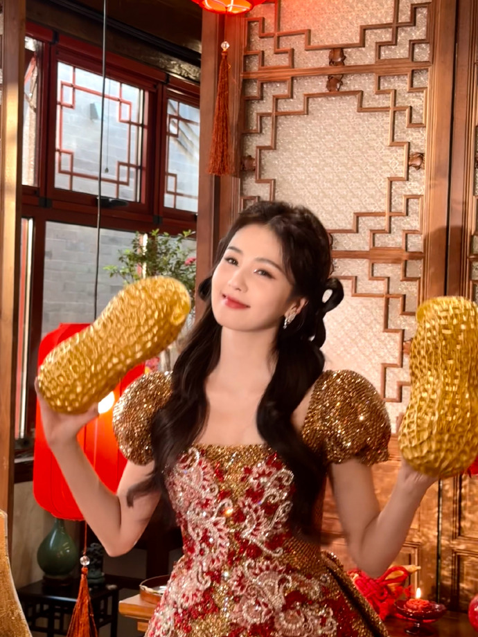 白鹿的春晚定妆照，整体的感是不是超可以的？