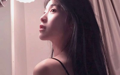 打拼五年回家，陌生男人搂着我未婚妻说穷逼买不起房就别回来，周末我带着房产证到场了