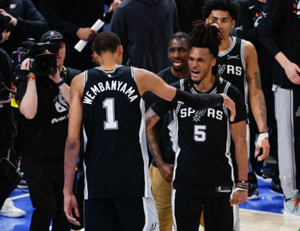 NBA总决赛，尼克斯对阵马刺的G3比赛中，出现了非常奇葩的一幕。今天可以说是马刺