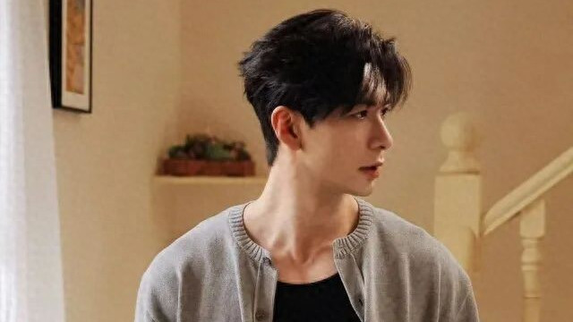 男生只需一件开衫，就能让你在温柔和痞帅之间反复横跳。