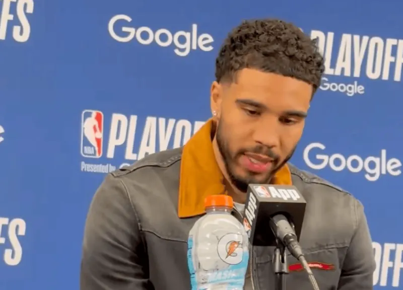 NBA季后赛，凯尔特人主场97-111不敌76人，系列赛大比分被改写为1-1。