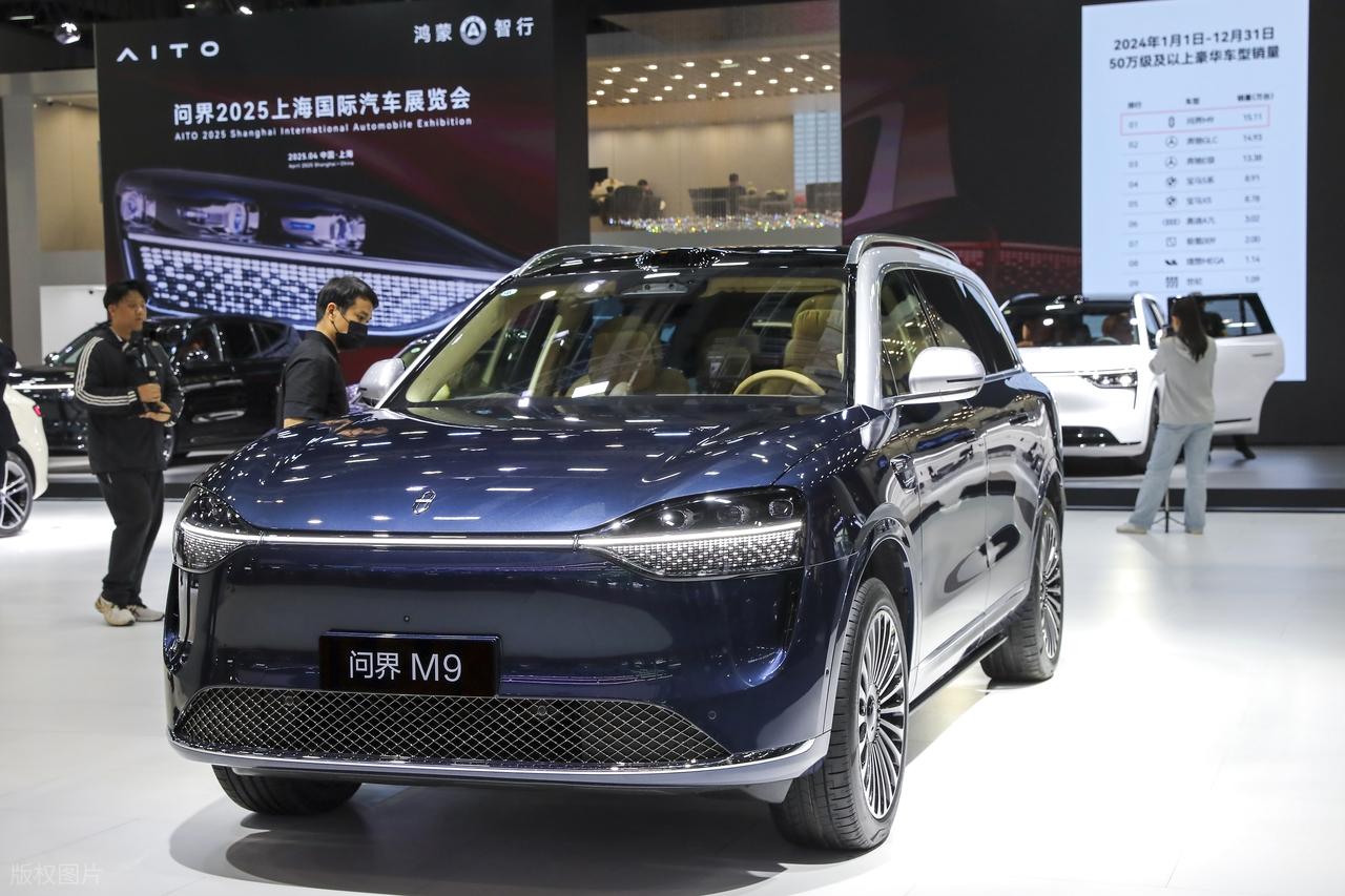 性价比更高的新能源车在颠覆传统燃油豪车。