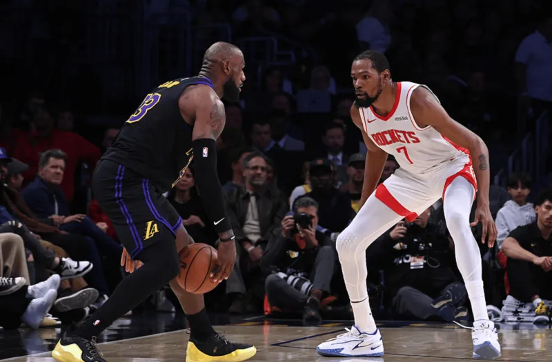 为啥我感觉斯玛特在季后赛比小里弗斯更好用？

是，小李进攻天赋拉满，但是身体天赋