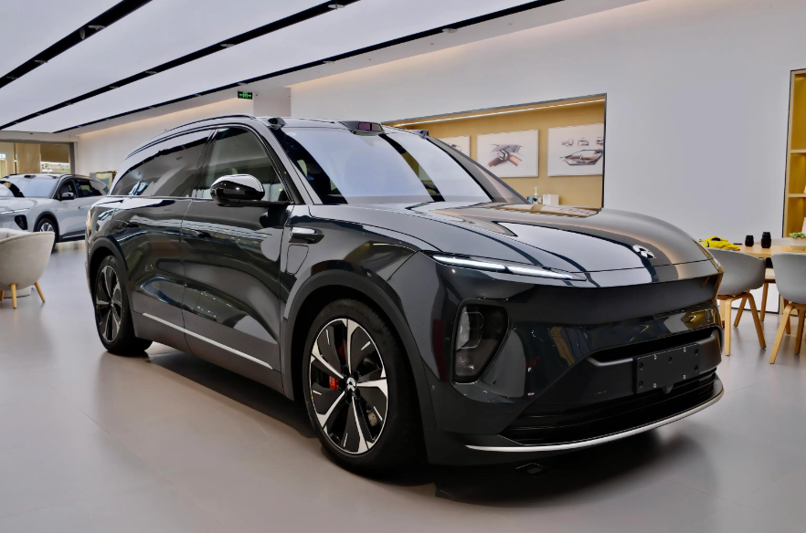 销量领先问界M8一万多台，蔚来有点猛啊！