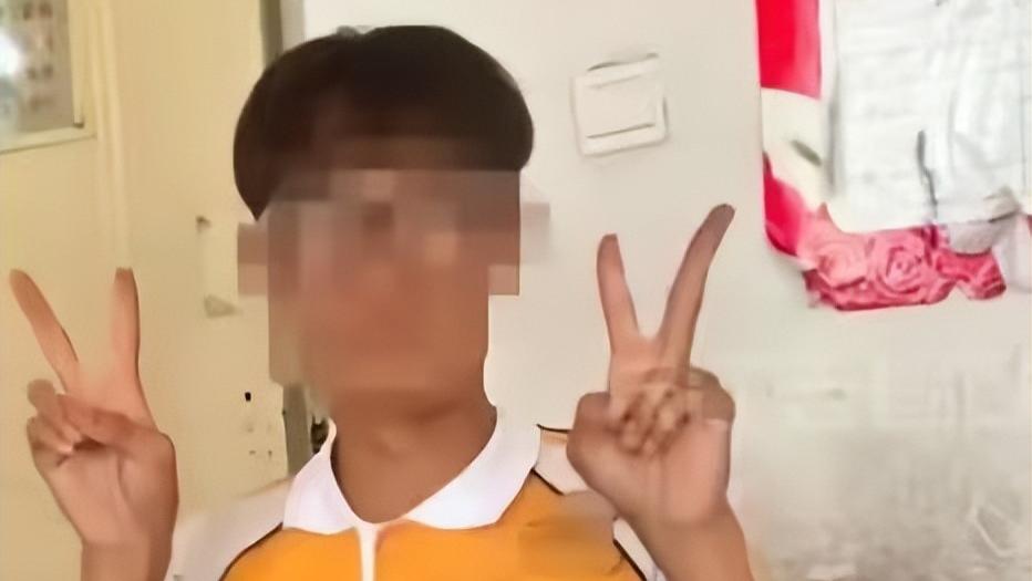 16岁田径少年庆功夜被捅死，因拍打一营业场所的门引发，谁之错？