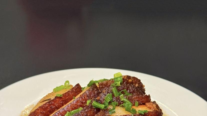 梅菜扣肉：一碗倒扣的团圆与乡愁