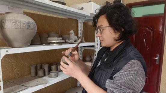 强天寅：汝瓷为骨，设计为魂，守艺亦创新