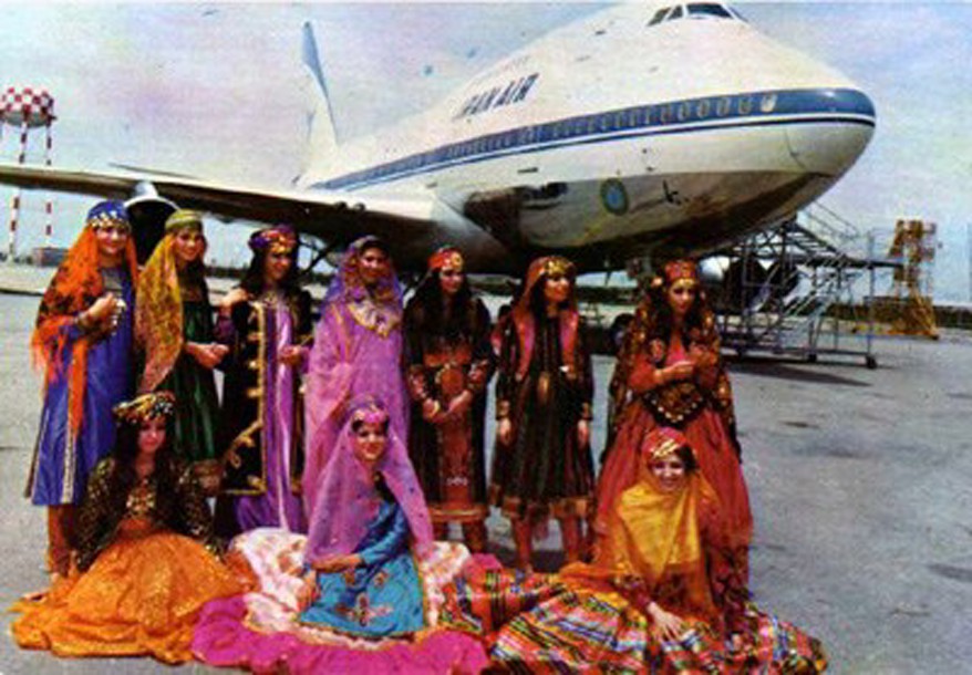 70年代，穿着传统服装的伊朗航空公司的空姐。 