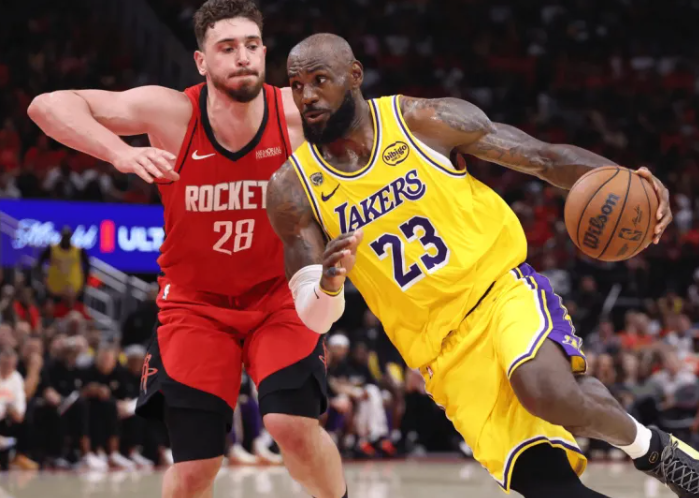 NBA季后赛，火箭以（2）99-93（3）战胜湖人。
赛后勒布朗-詹姆斯谈及火箭