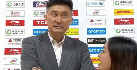 广东男篮主教练杜锋谈球队再胜广厦，他表示：这场在这么困难的情况下，大家在坚持拼搏