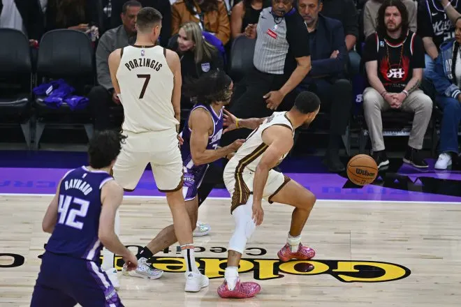 NBA常规赛，勇士客场挑战国王，当家球星斯蒂芬·库里出战。

比赛期间，圣荷西信