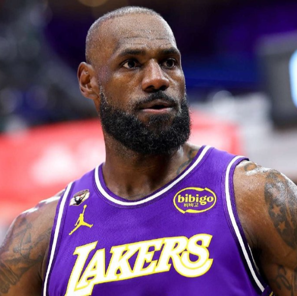 东契奇和里夫斯先后遭遇严重伤病，至少缺阵4-6周。原本若隐若现的一丝曙光，不到五