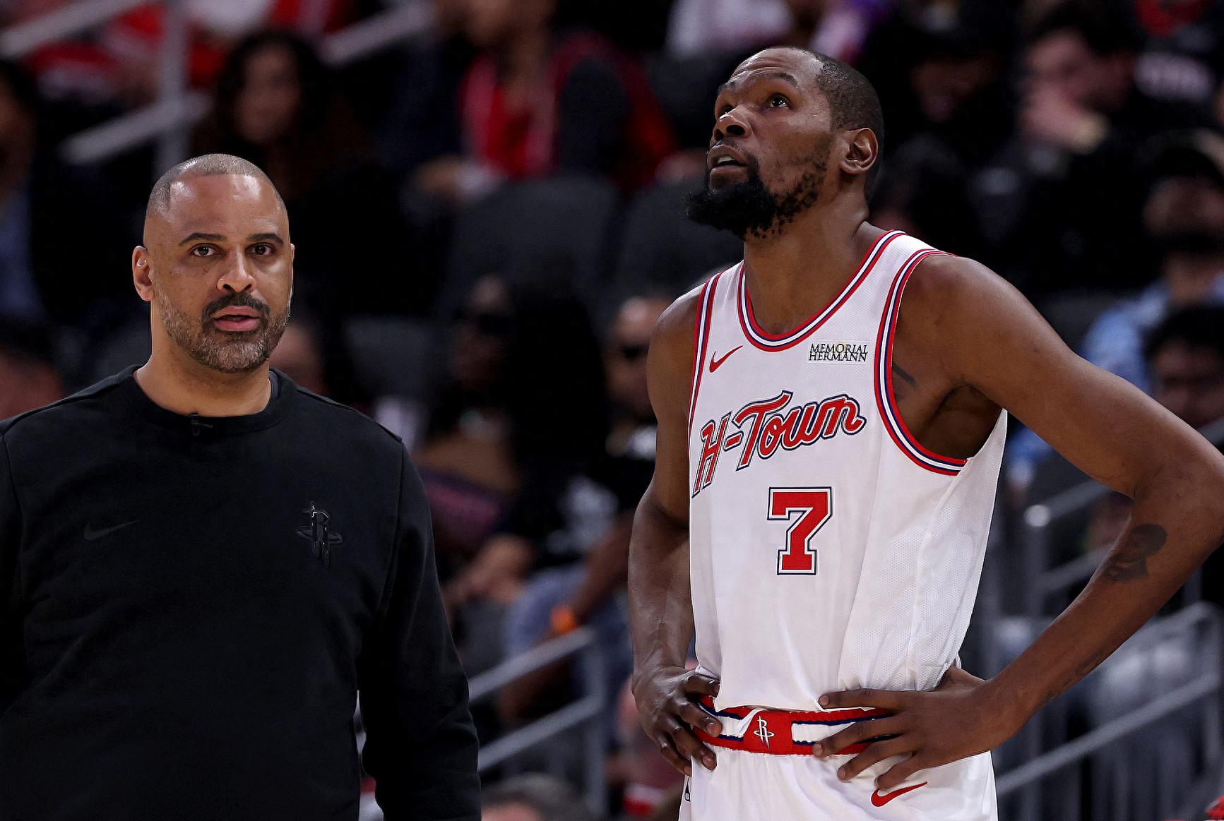 马刺下赛季有没有筹码把杜兰特换过来？

这样也填补了马刺这两年没有超巨的真空期，