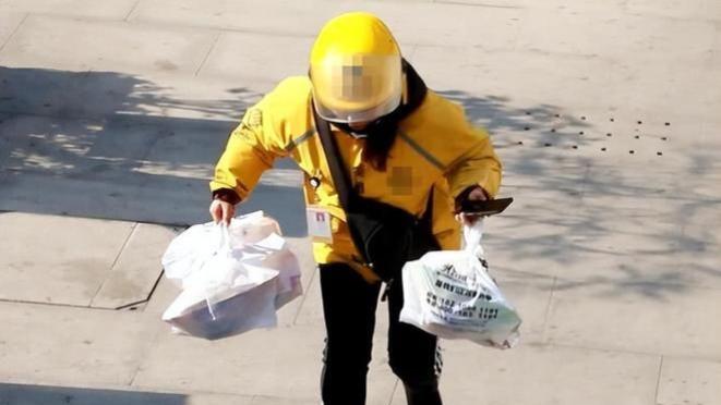 外卖行业彻底饱和：25%高学历人群涌入，普通人的退路，越来越少了