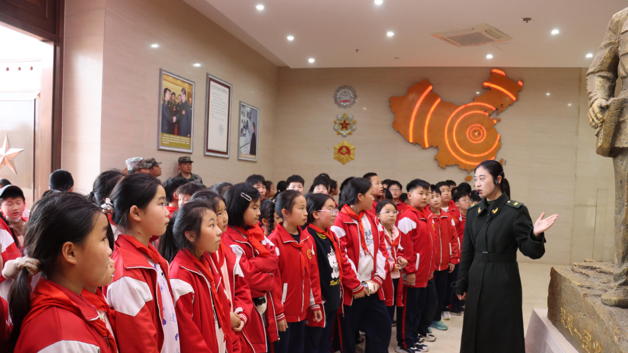 南阳市37小学：传承雷锋精神   争做时代新人