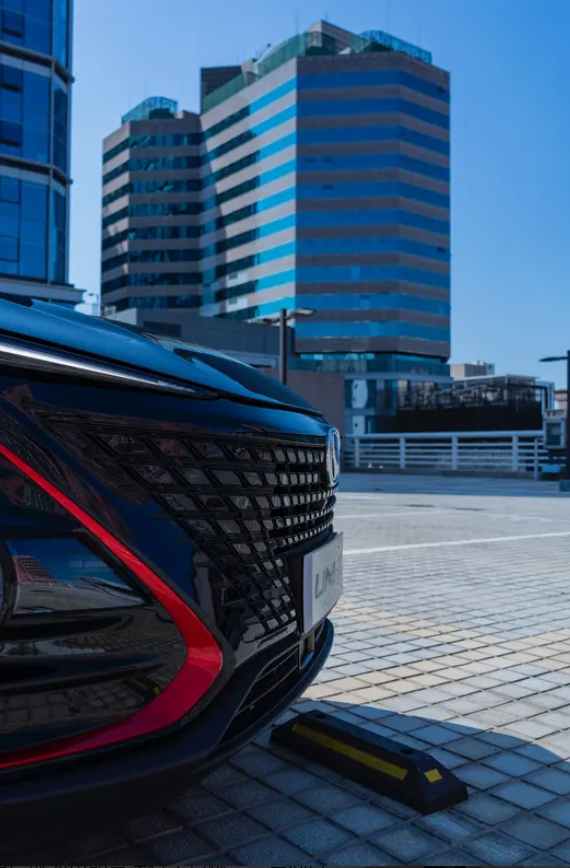 10万级插混SUV新卷王！长安UNI-Z PHEV满配仅售9.89万起
2026