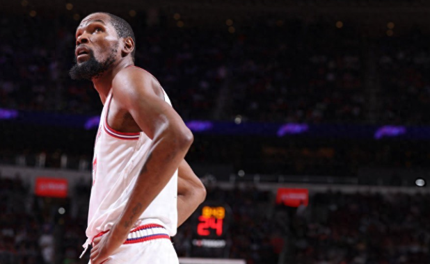 阿杜的打法在悄然的变化

最近多了无球，接球投，这样的好处有点多，省体力，避免包