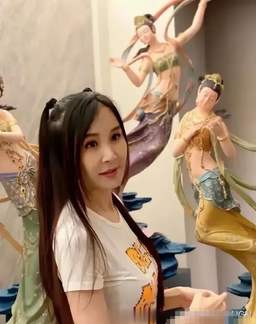 “台湾第一美女”萧蔷都已经年近60岁了，依然这么年轻貌美。为了维持自己的好状态，