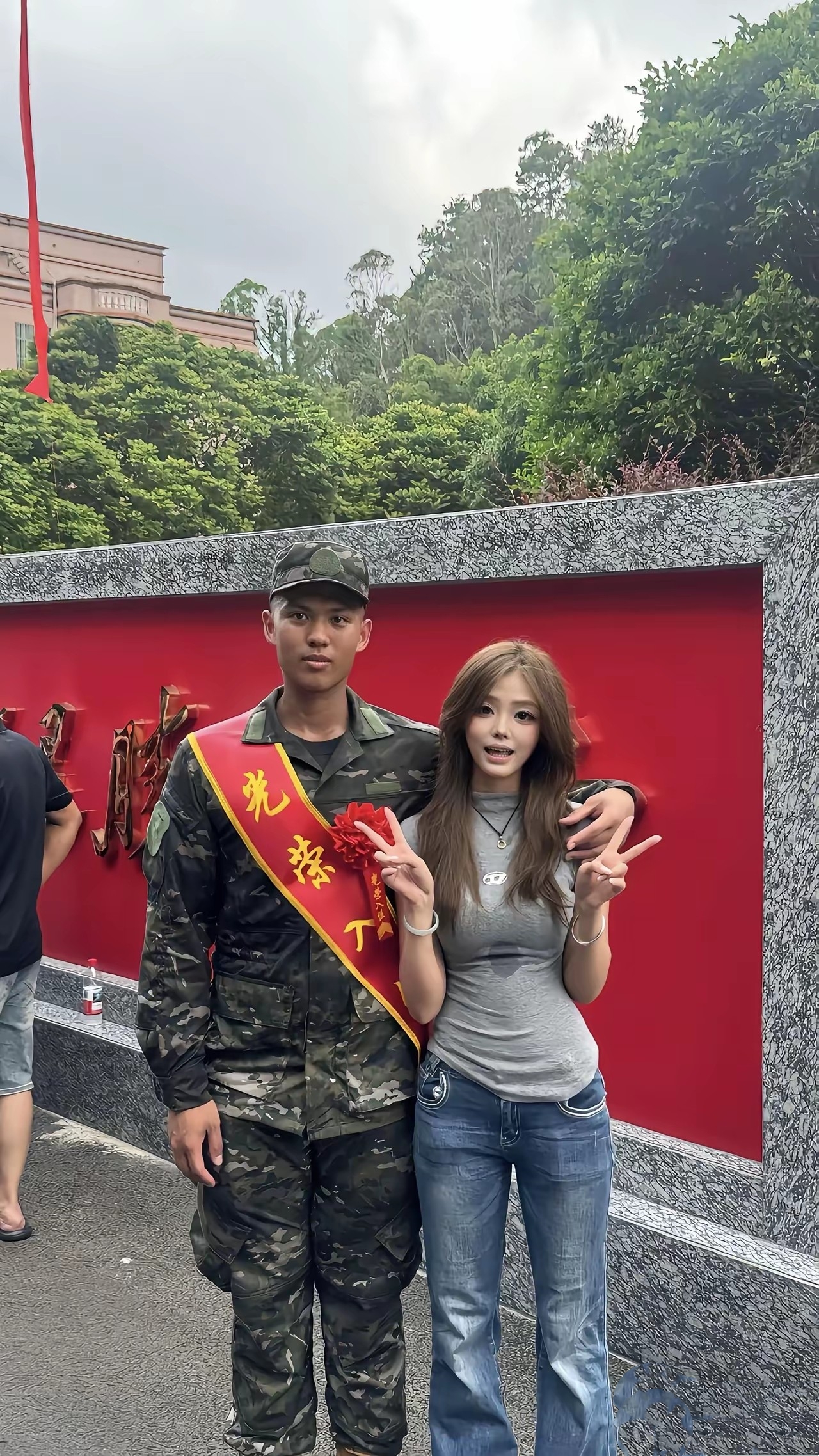 不得不说，小伙子退伍以后，要是不娶这个小姐姐，估计很多人都不答应！