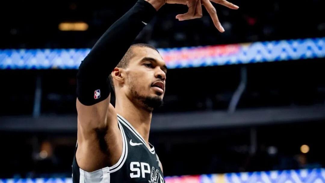 没有模板！文班再次击碎活塞，马刺计划有变？