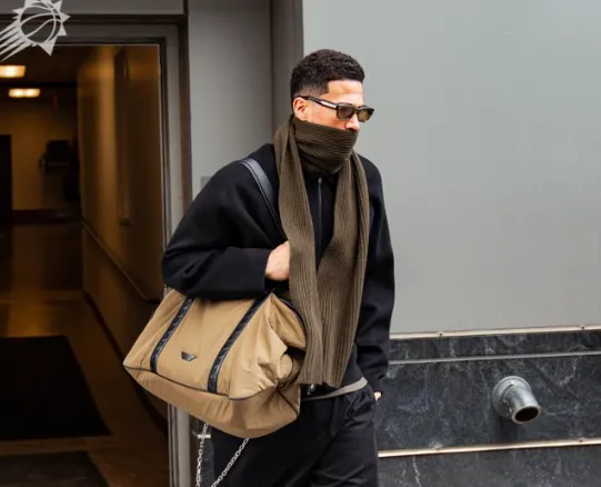 NBA常规赛太阳以104-116不敌森林狼

本场比赛，太阳球员德文-布克出战3